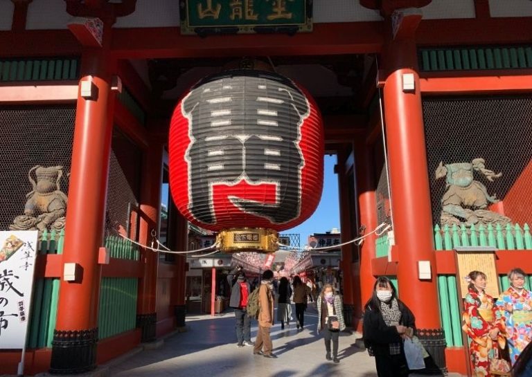 Sensoji Kaminarimon gate