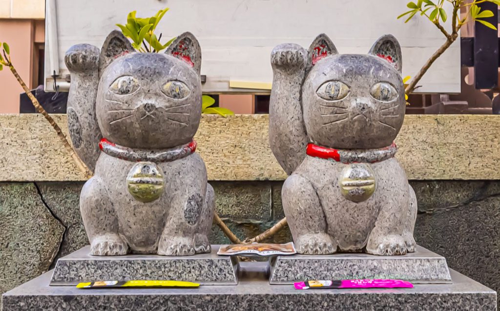 cat figurines in front of Imado hall