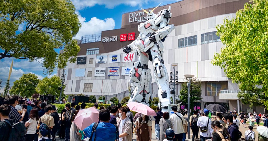 Unicorn Gundam Statue in Odaiba