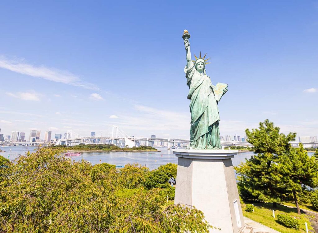Liberty with pedestal, Odaiba Statue of Liberty