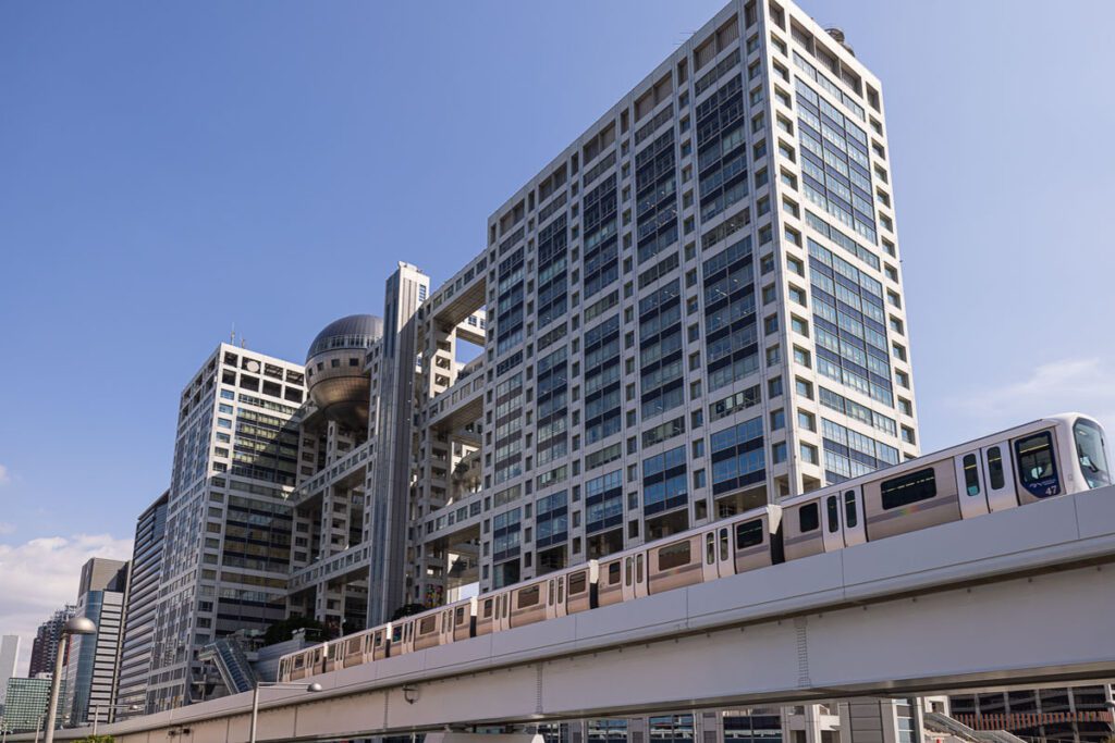 Monorail arriving Daiba Station