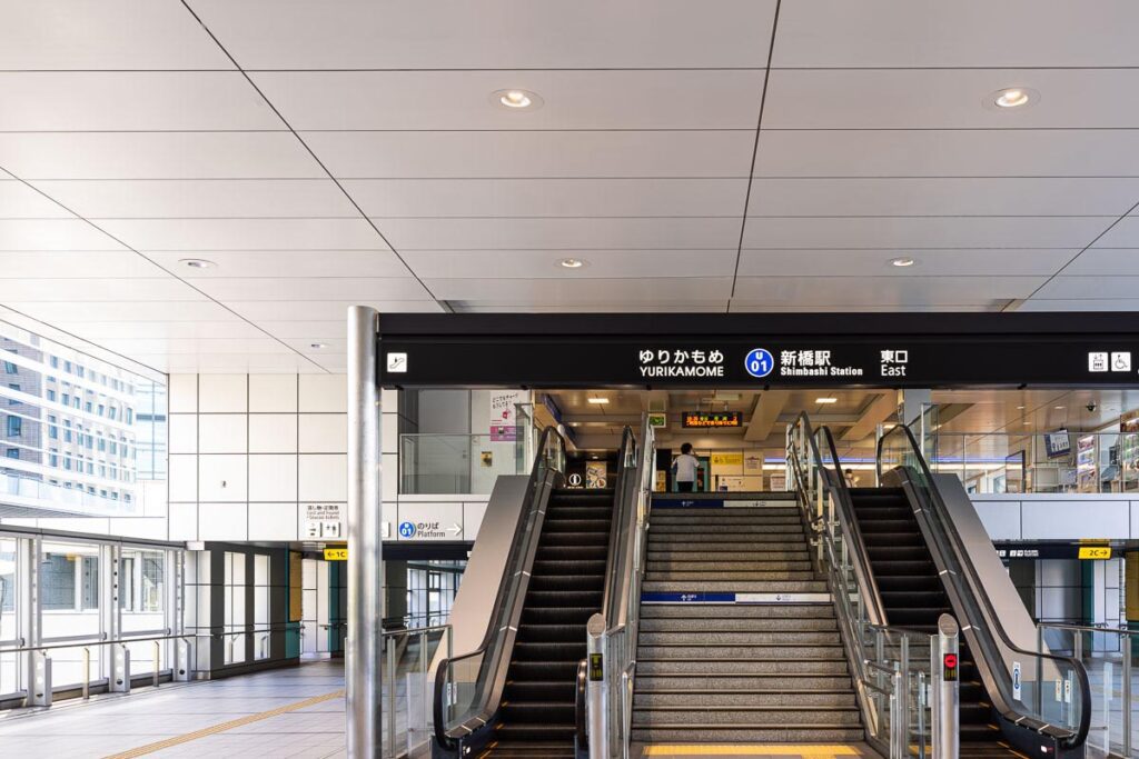 shimbashi station stairs